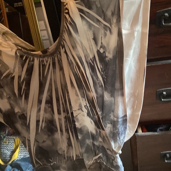 Black white and gray blouse - Picture 5 of 5